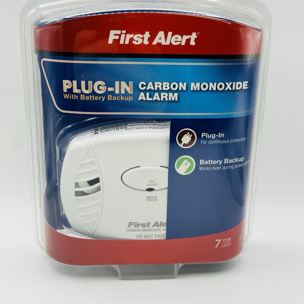 First Alert Plug In Carbon Monoxide Alarm With Battery Backup. New. Sealed.